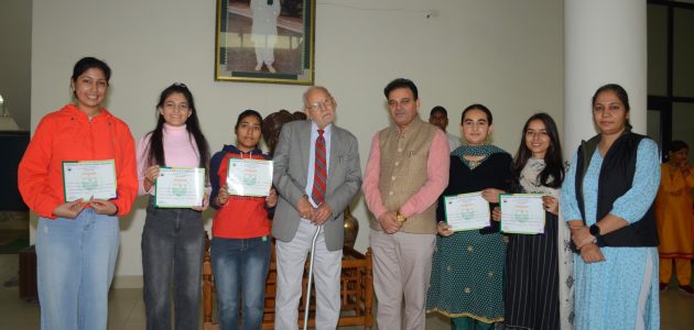 Dr Dhindsa and Dr Jai Parkash with toppers